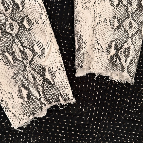 Zara white and grey snake skin patterned skinny jeans. Worn only once. - Picture 4 of 5